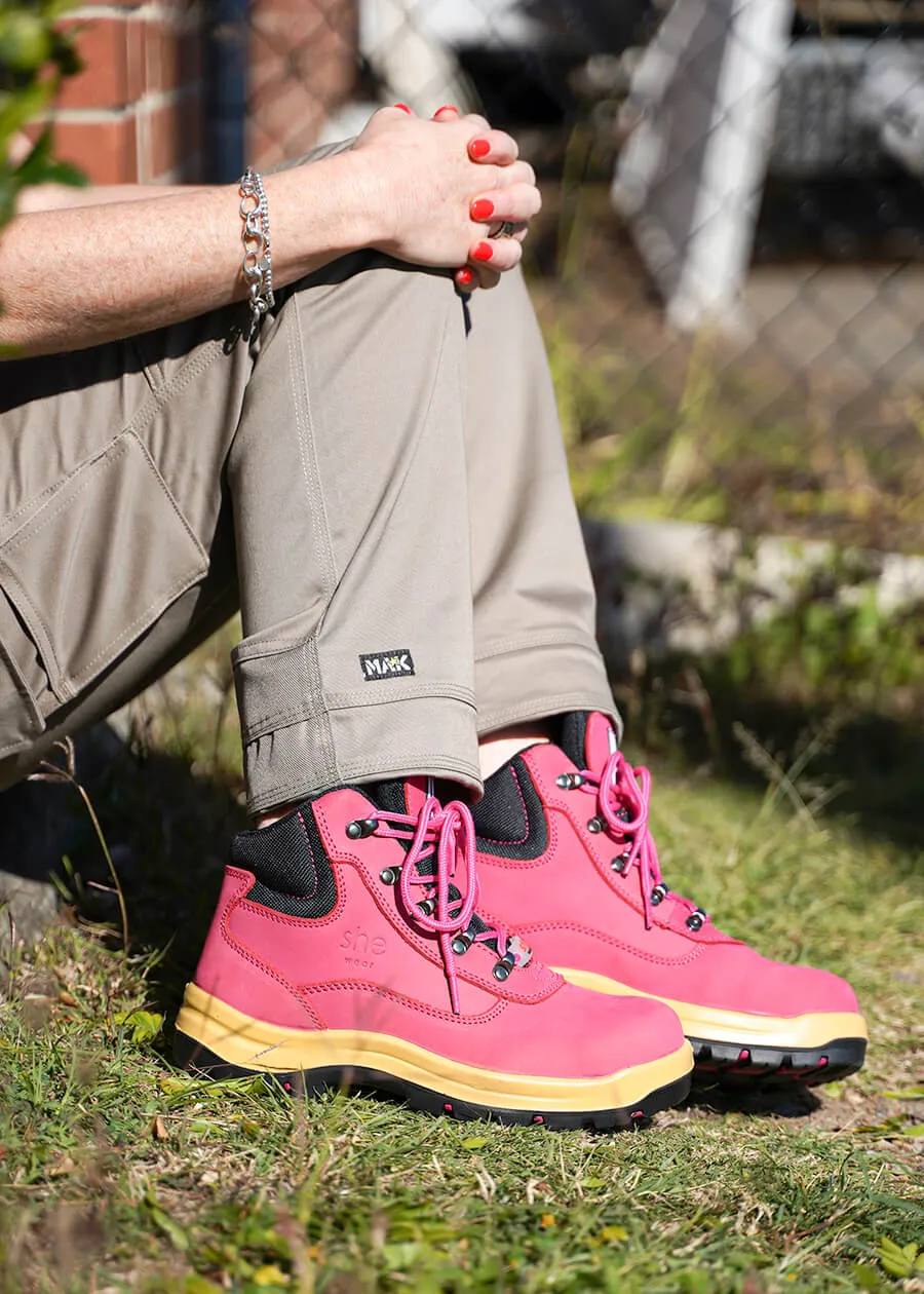 Does: ladies safety work boots (hiker style)