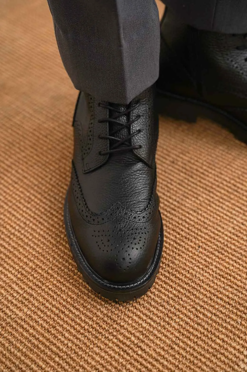 HIGH-TOP LEATHER BROGUES