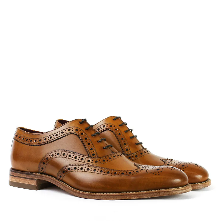 Loake - Fearnley Leather Brogue Shoes in Tan