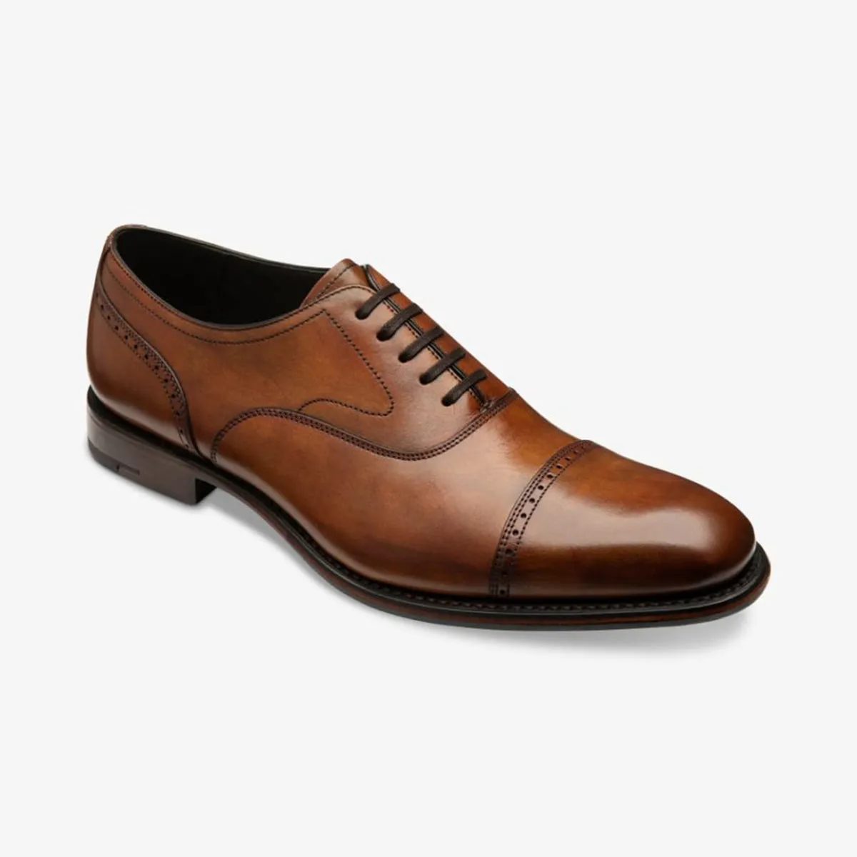 Loake - Hughes Semi Brogue Shoes in Chestnut