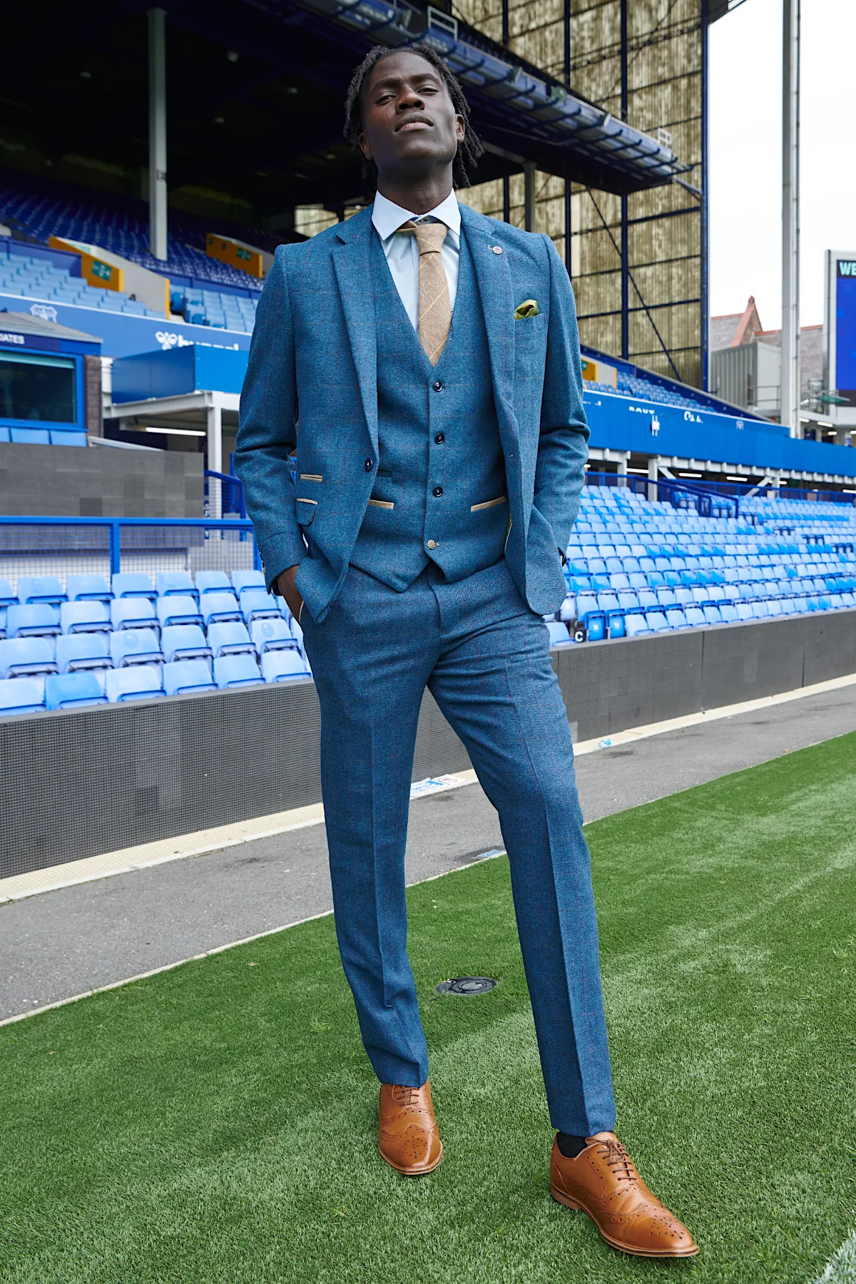 The Everton Collection | Amadou Onana in Dion Blue