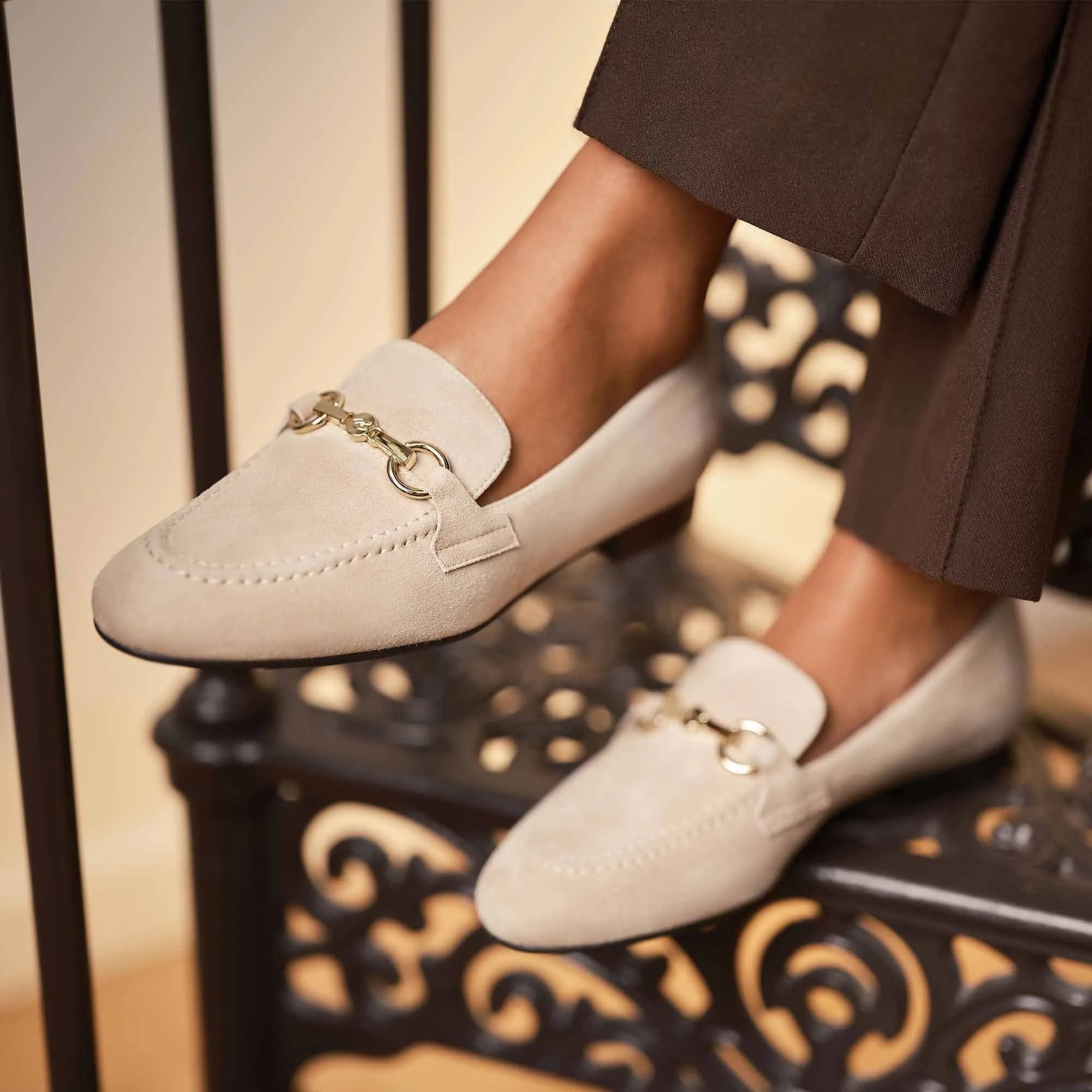 Vendôme Fleur beige suede loafers